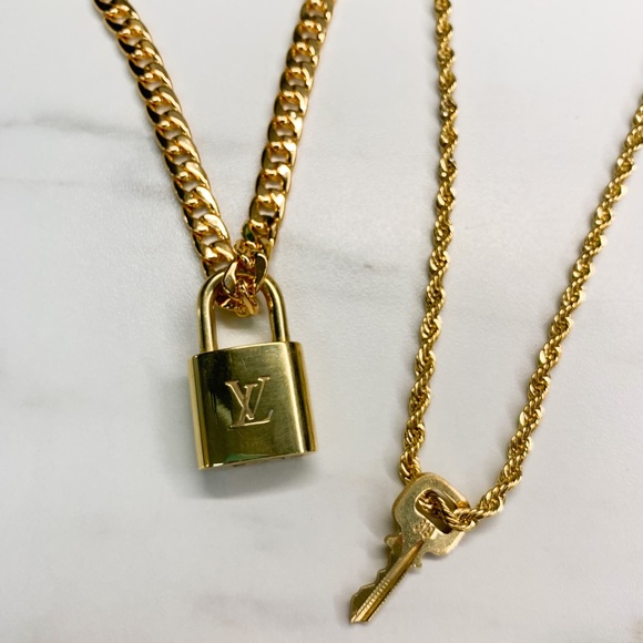 SOLD 🌟 Louis Vuitton Padlock Necklace - Picture 3 of 5